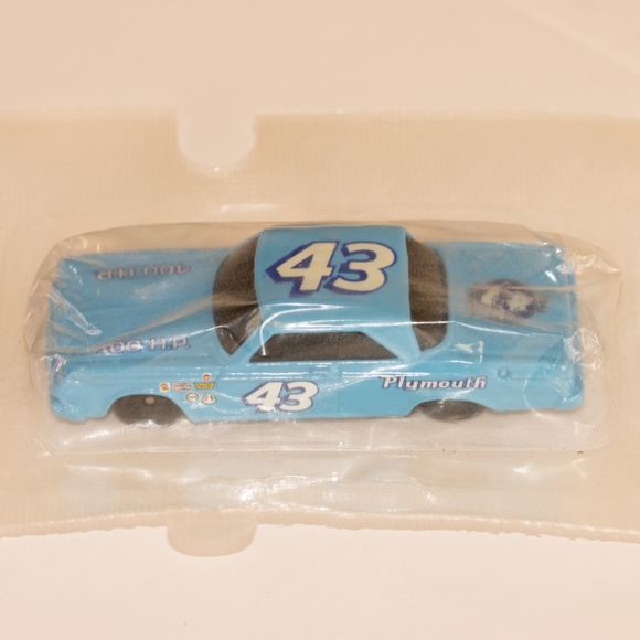 1:64 Scale Die Cast General Mills/Hotwheels Salute To Richard Petty #43 Toy Cars - Picture 4 of 7